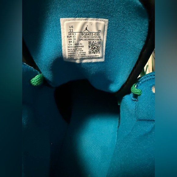 Authentic Nike Air Jordan 1 MID Green and Blue Sneaker Women size 11 Men size9.5 - Picture 8 of 13